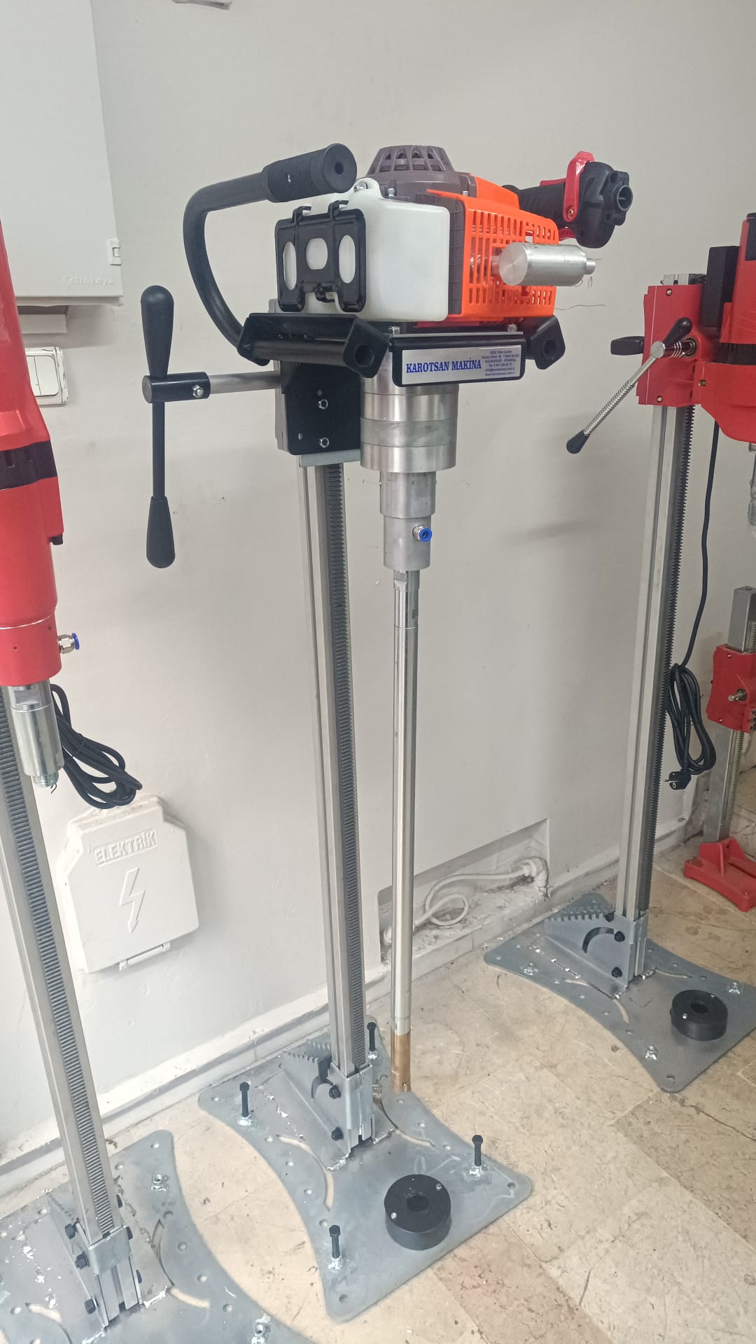 5,5 Hp Rediktörlü Sehpalı El Sondaj Makinası